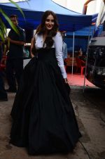 Kareena Kapoor Khan is snapped at shooting for an advertisement in Mumbai on July 20, 2016 (18)_579051080a45f.JPG