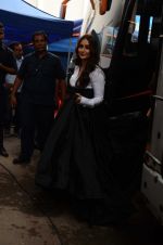 Kareena Kapoor Khan is snapped at shooting for an advertisement in Mumbai on July 20, 2016 (6)_579050fe49a53.JPG