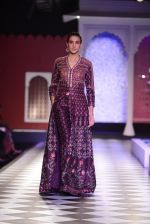 Alecia Raut walk the ramp for Anita Dongre show at the FDCI India Couture Week 2016 on 21st July 2016 (373)_5791a54143e2b.JPG