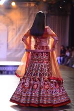 Divya Khosla Walks For Reynu Taandon at the FDCI India Couture Week 2016 (14)_57922c0d17c31.JPG