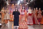 Divya Khosla Walks For Reynu Taandon at the FDCI India Couture Week 2016 (16)_57922c0e7d071.JPG
