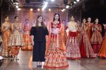 Divya Khosla Walks For Reynu Taandon at the FDCI India Couture Week 2016 (17)_57922c0f4cd14.JPG