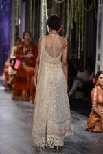 Model walk the ramp for Tarun Tahiliani show at the FDCI India Couture Week 2016 on 21st July 2016 (126)_5791a7c9ae6e0.JPG