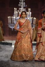 Model walk the ramp for Tarun Tahiliani show at the FDCI India Couture Week 2016 on 21st July 2016 (66)_5791a785c449e.JPG