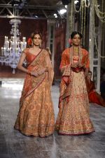 Model walk the ramp for Tarun Tahiliani show at the FDCI India Couture Week 2016 on 21st July 2016 (67)_5791a786c1af3.JPG