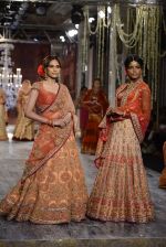Model walk the ramp for Tarun Tahiliani show at the FDCI India Couture Week 2016 on 21st July 2016 (69)_5791a78920c53.JPG