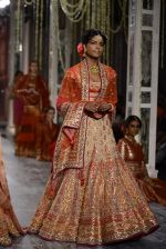 Model walk the ramp for Tarun Tahiliani show at the FDCI India Couture Week 2016 on 21st July 2016 (71)_5791a78b5e47c.JPG