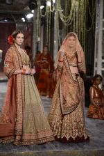 Model walk the ramp for Tarun Tahiliani show at the FDCI India Couture Week 2016 on 21st July 2016 (72)_5791a78c178b2.JPG