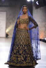 Model walks the ramp for Rimple and Harpreet Narula at the FDCI India Couture Week 2016 on 22 July 2016 (1)_57922e58c37f1.JPG