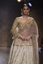 Model walks the ramp for Rimple and Harpreet Narula at the FDCI India Couture Week 2016 on 22 July 2016 (11)_57922e61eddac.JPG