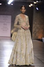 Model walks the ramp for Rimple and Harpreet Narula at the FDCI India Couture Week 2016 on 22 July 2016 (18)_57922e6802120.JPG