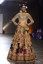 Model walks the ramp for Rimple and Harpreet Narula at the FDCI India Couture Week 2016 on 22 July 2016 (19)_57922e689d885.JPG