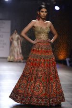 Model walks the ramp for Rimple and Harpreet Narula at the FDCI India Couture Week 2016 on 22 July 2016 (28)_57922e6ecbc6c.JPG