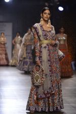 Model walks the ramp for Rimple and Harpreet Narula at the FDCI India Couture Week 2016 on 22 July 2016 (31)_57922e7112799.JPG