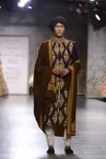 Model walks the ramp for Rimple and Harpreet Narula at the FDCI India Couture Week 2016 on 22 July 2016 (36)_57922e7453938.JPG