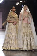Model walks the ramp for Rimple and Harpreet Narula at the FDCI India Couture Week 2016 on 22 July 2016 (8)_57922e6016f3c.JPG