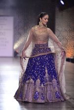 Yami Gautam walks the ramp for Rimple and Harpreet Narula at the FDCI India Couture Week 2016 on 22 July 2016 (28)_57922f109b571.JPG