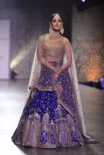 Yami Gautam walks the ramp for Rimple and Harpreet Narula at the FDCI India Couture Week 2016 on 22 July 2016 (29)_57922f243ee44.JPG