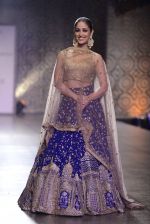 Yami Gautam walks the ramp for Rimple and Harpreet Narula at the FDCI India Couture Week 2016 on 22 July 2016 (33)_57922e9c9391a.JPG