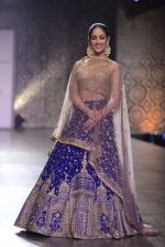 Yami Gautam walks the ramp for Rimple and Harpreet Narula at the FDCI India Couture Week 2016 on 22 July 2016 (35)_57922e9ed348d.JPG