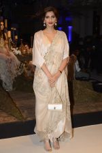 Sonam Kapoor during Anamika Khanna showcase When Time Stood Still at the FDCI India Couture Week 2016 on 22 July 2016 (25)_5793233d3bee3.JPG