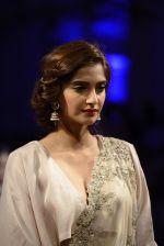 Sonam Kapoor during Anamika Khanna showcase When Time Stood Still at the FDCI India Couture Week 2016 on 22 July 2016 (28)_5793233e94162.JPG