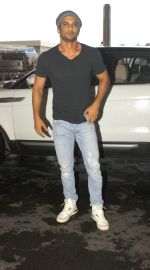 Sushant Singh Rajput At Airport on 22nd July 2016 (3)_579350eaeb4e6.JPG