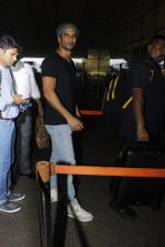 Sushant Singh Rajput snapped at airport on 22nd July 2016 (10)_579387eec5982.JPG