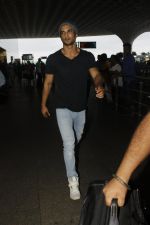 Sushant Singh Rajput snapped at airport on 22nd July 2016 (6)_579387eaefb4b.JPG