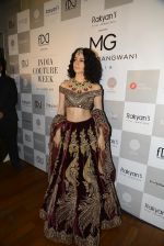 Kangana Ranaut walks for Manav Gangwani latest collection Begum-e-Jannat at the FDCI India Couture Week 2016 on 24 July 2016 (18)_5794c7a4d65e6.JPG