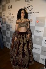 Kangana Ranaut walks for Manav Gangwani latest collection Begum-e-Jannat at the FDCI India Couture Week 2016 on 24 July 2016 (28)_5794c7a7e38a8.JPG