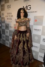 Kangana Ranaut walks for Manav Gangwani latest collection Begum-e-Jannat at the FDCI India Couture Week 2016 on 24 July 2016 (29)_5794c7a888808.JPG
