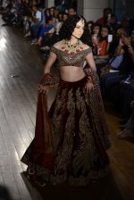 Kangana Ranaut walks for Manav Gangwani latest collection Begum-e-Jannat at the FDCI India Couture Week 2016 on 24 July 2016 (6)_5794c7a2924dc.JPG