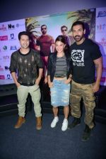 John Abraham, Varun Dhawan, Jacqueline Fernandez at Dishoom press conference on 25th July 2016 (2)_57961e0b5f246.jpg