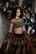 Kangana Ranaut walks for Manav Gangwani latest collection Begum-e-Jannat at the FDCI India Couture Week 2016 on 24 July 2016 (9)_57961f82d0bda.JPG