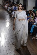 Model walks for Manav Gangwani latest collection Begum-e-Jannat at the FDCI India Couture Week 2016 on 24 July 2016 (5)_57961b023fd31.JPG