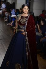 Model walks for Manav Gangwani latest collection Begum-e-Jannat at the FDCI India Couture Week 2016 on 24 July 2016 (80)_57961b3debbc7.JPG