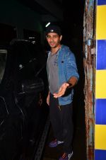 Sidharth Malhotra snapped together in Mumbai on 28th July 2016 (18)_579af92770515.JPG