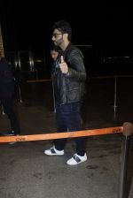 Arjun Kapoor snapped at the airport on 1st Aug 2016 (13)_579ec070462b8.JPG