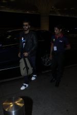 Arjun Kapoor snapped at the airport on 1st Aug 2016 (14)_579ec07118cae.JPG