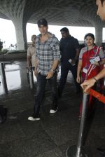 Akshay Kumar snapped at airport on 1st Aug 2016 (17)_57a02118ab296.JPG