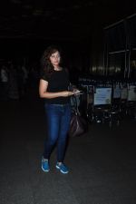 Neetu Chandra snapped at airport on 1st Aug 2016 (24)_57a03aab38cc1.JPG