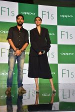 Sonam Kapoor, Yuvraj Singh at Oppo F1s mobile launch in Mumbai on 3rd Aug 2016 (31)_57a2b6e8a5dca.jpg