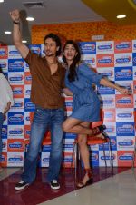 Tiger Shroff and Jacqueline Fernandez at Flying Jatt song launch at Radio City in Mumbai on August 3, 3016 (120)_57a2e4875a6fe.JPG