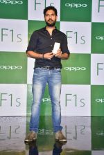Yuvraj Singh at Oppo F1s mobile launch in Mumbai on 3rd Aug 2016 (34)_57a2b6ee62bd3.jpg
