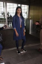 Pooja Hegde snapped at airport on 4th Aug 2016 (22)_57a440a331ebc.JPG