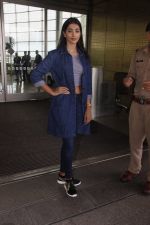 Pooja Hegde snapped at airport on 4th Aug 2016 (37)_57a440ba559f8.JPG