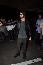 Ranveer Singh snapped at airport on 4th Aug 2016 (43)_57a4410d3e59a.JPG