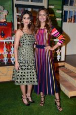 Esha Gupta, Ileana D_Cruz promote Rustom on the sets of The Kapil Sharma Show on 5th Aug 2016 (105)_57a575d49d0df.jpg