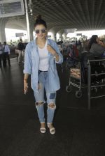 Urvashi Rautela snapped at airport on 6th Aug 2016 (8)_57a737aa33557.JPG